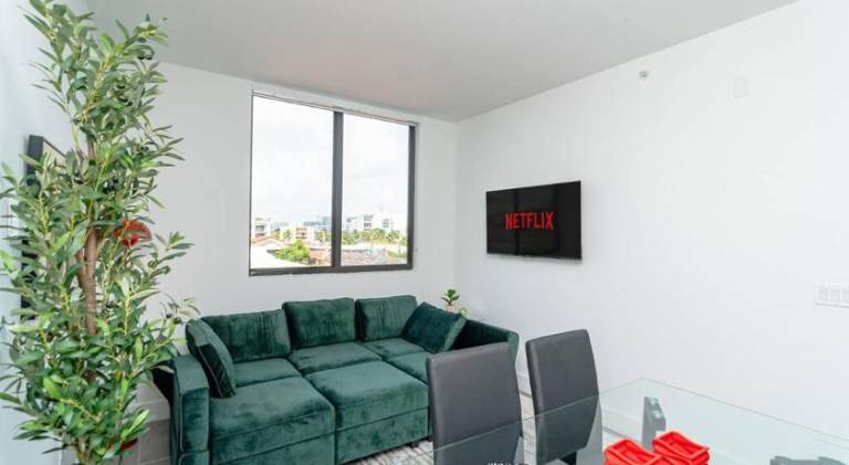 Modern Cozy 2BR Oasis with King Beds Near Marlins Park & Brickell — photo 4