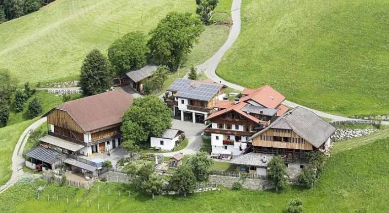 Charming farm with sauna, barbeque & yard | Perfect for remote work | Pet-friendly in Naz Sciaves