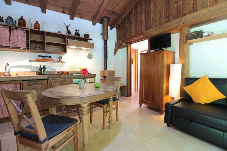 Rental with grill, garden & pool | Pets allowed — photo 3