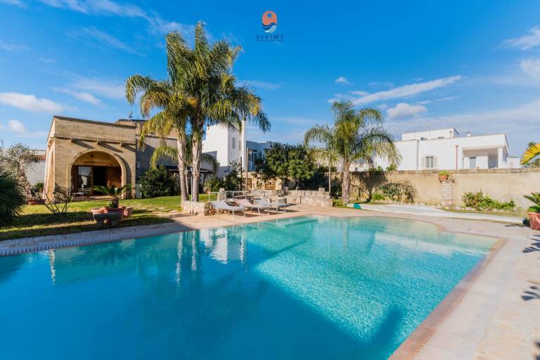 Vacation home with garden, BBQ & private pool — photo 3