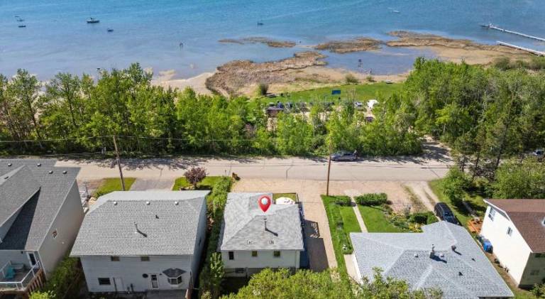 Vacation home with 2 rooms for 4 persons in Sylvan Lake, AB
