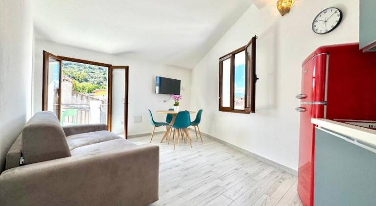 Holiday apartment with yard & terrace — photo 4