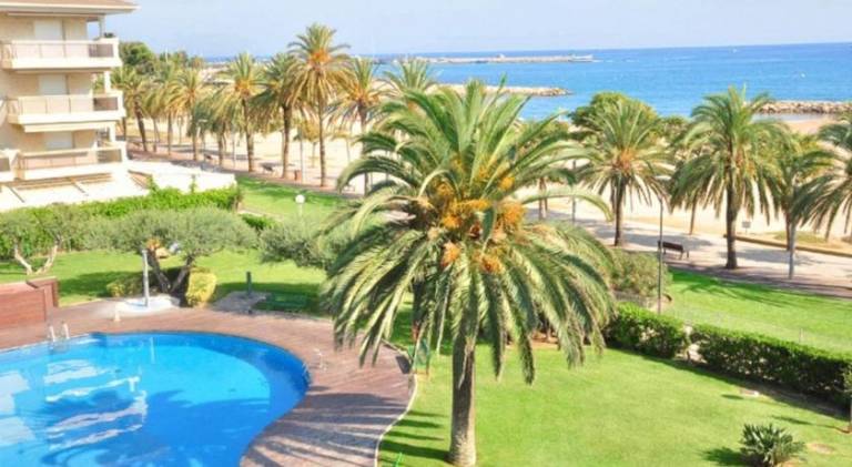 Apartment with pool in Cambrils