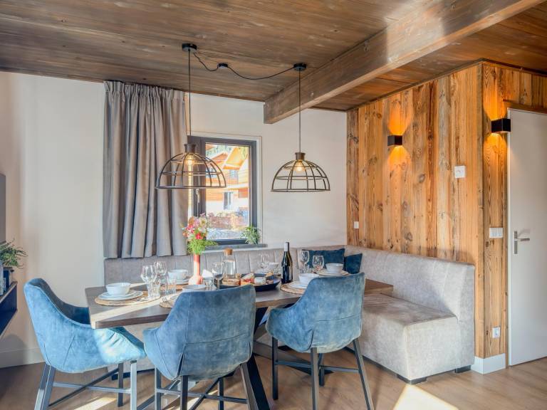 Chalet with patio — photo 4