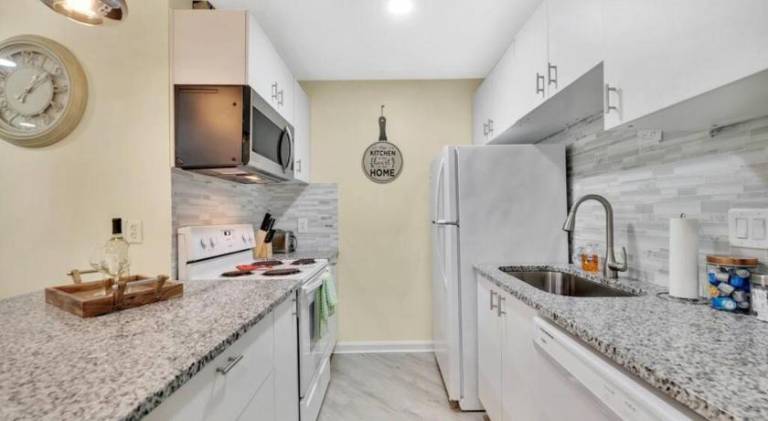 Charming vacation home | Pets allowed — photo 3