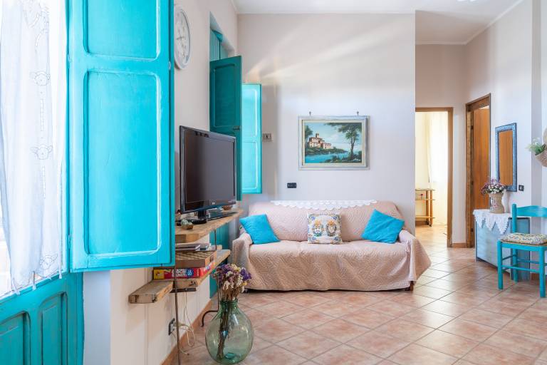 Apartment "Sara Home" with Sea View, Private Terrace & Wi-Fi — photo 4