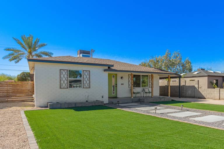 Family-oriented nice vacation home with pool & grill | Pets are welcome — photo 5