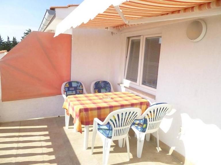 Charming holiday apartment with garden, barbeque & patio | Sea view | Dogs allowed in Omisalj