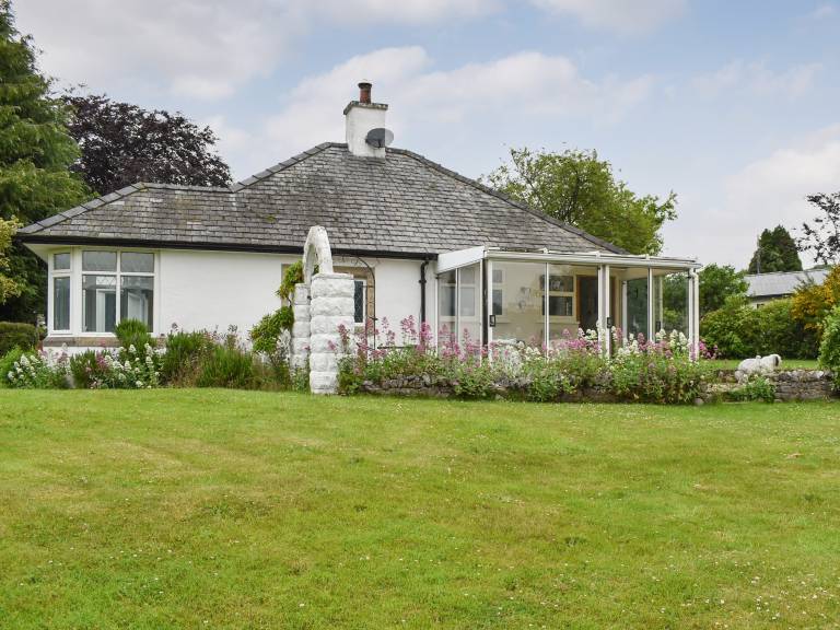 Cottage with garden | River view in Conwy