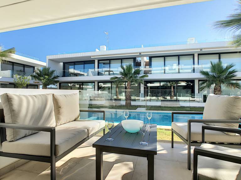 Apartment with pool, yard & terrace — photo 3