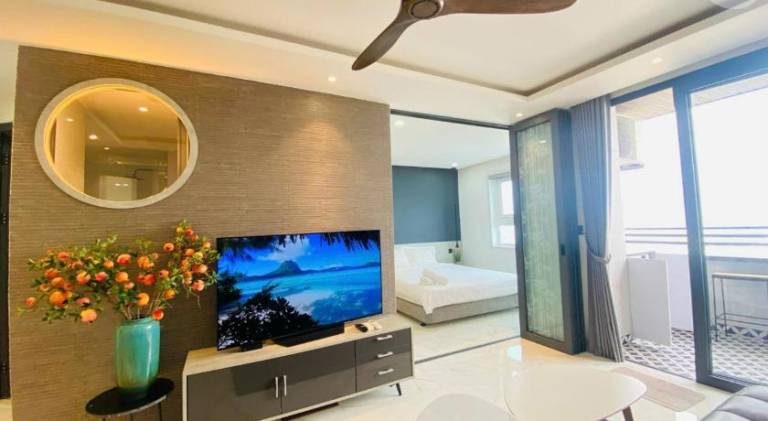 Pleasant serviced apartment with patio | Close to the beach | Pets allowed — photo 2
