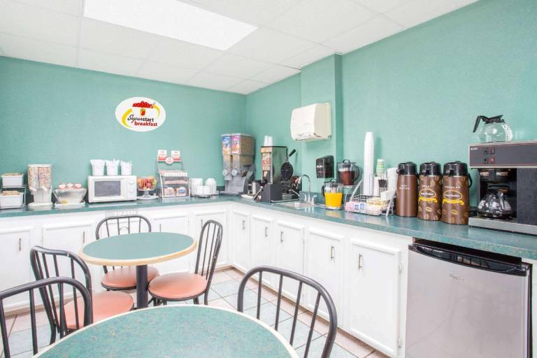 Super 8 By Wyndham Columbia — photo 4