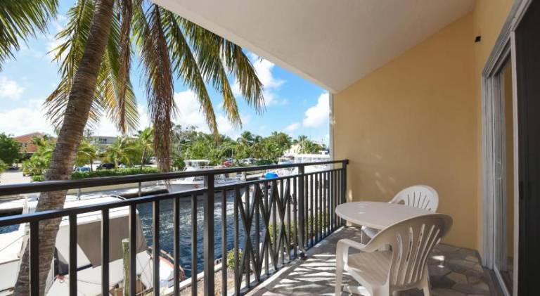 Child-friendly serviced apartment with terrace, pool & yard | Good for workation | Pet-friendly — photo 4