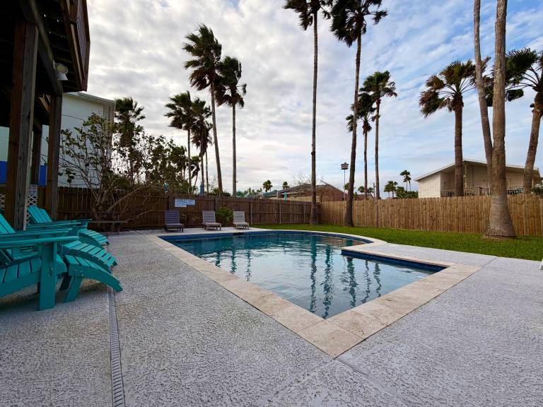 Spacious - Retama Retreat - Steps from Beach! — photo 4