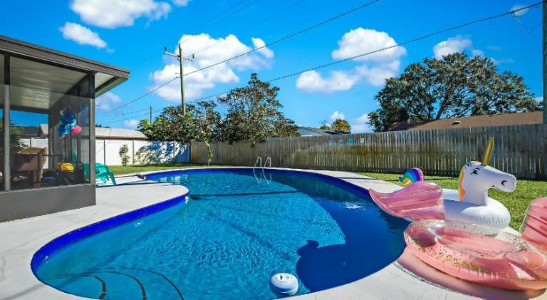 Nice vacation home with pool | Pet-friendly in Melbourne, FL
