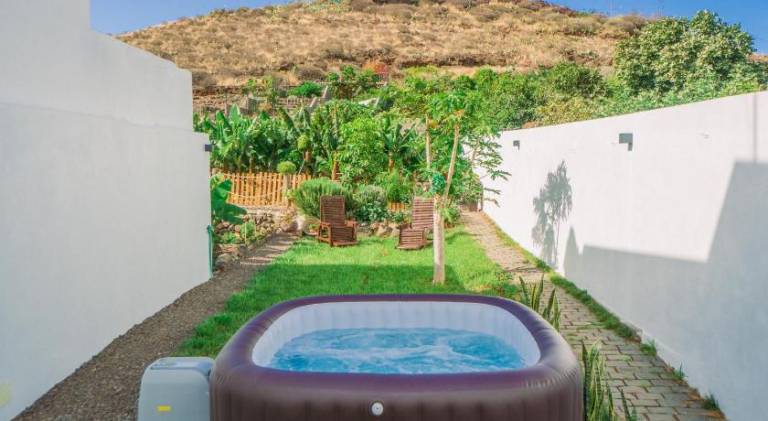 Spacious house with hot tub | Pets are welcome — photo 3