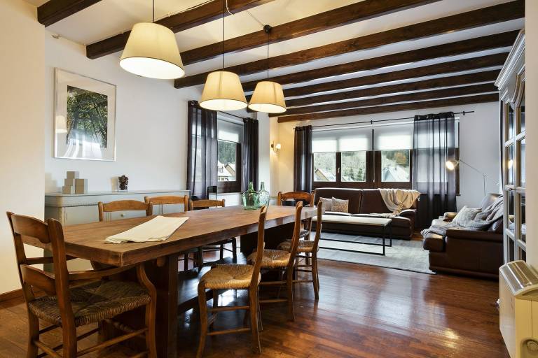 Apartment with patio & fast internet | Mountain view in Lleida