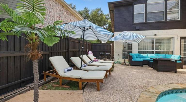 The Beach Oasis In Dallas, Pool & Sauna — photo 4