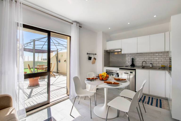 Apartment 'Penthouse Paradise - Praia Da Rocha' with Sea View, Wi-Fi and Air Conditioning — photo 4