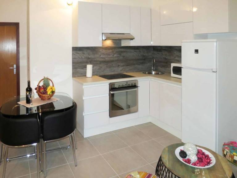 Rental apartment with barbeque, pool & patio | Sea view — photo 3