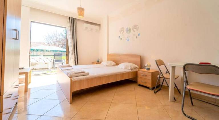 Apartment with yard & patio in Kavala