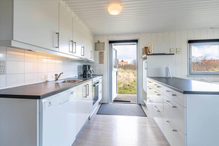 House with terrace, BBQ & sauna | Dogs allowed — photo 3