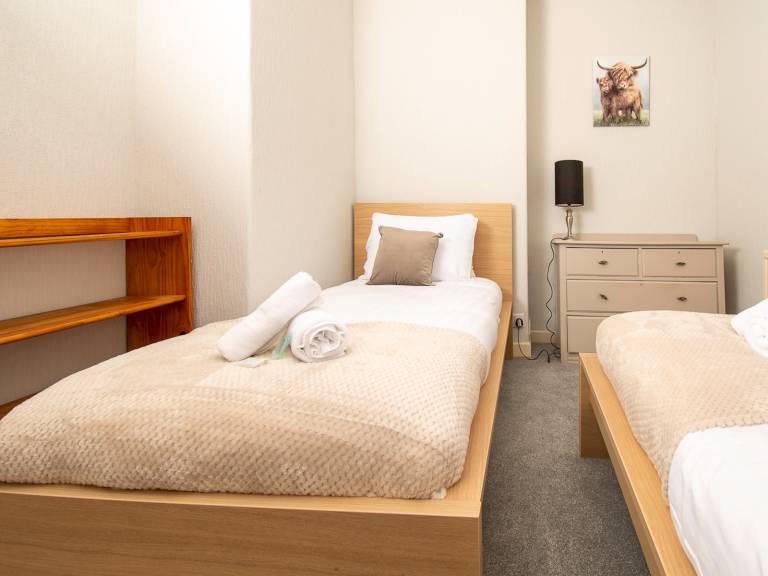 Holiday apartment with fast internet & yard | City view — photo 4