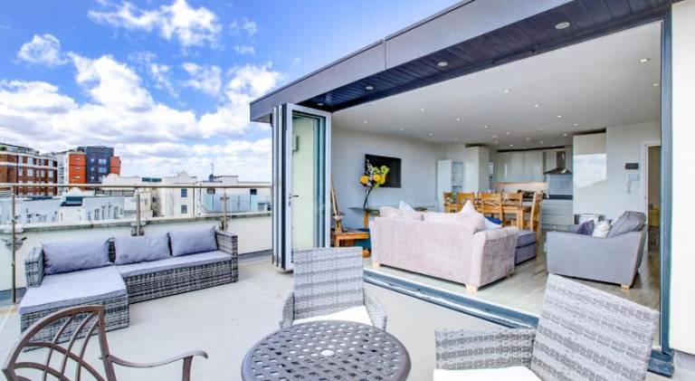 Leigh Penthouse Apartment — photo 3