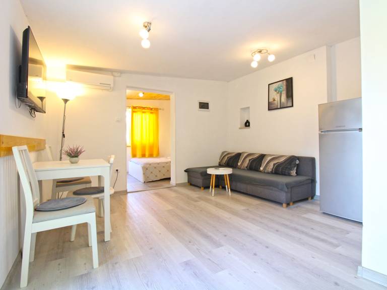 Holiday apartment with terrace & grill — photo 4