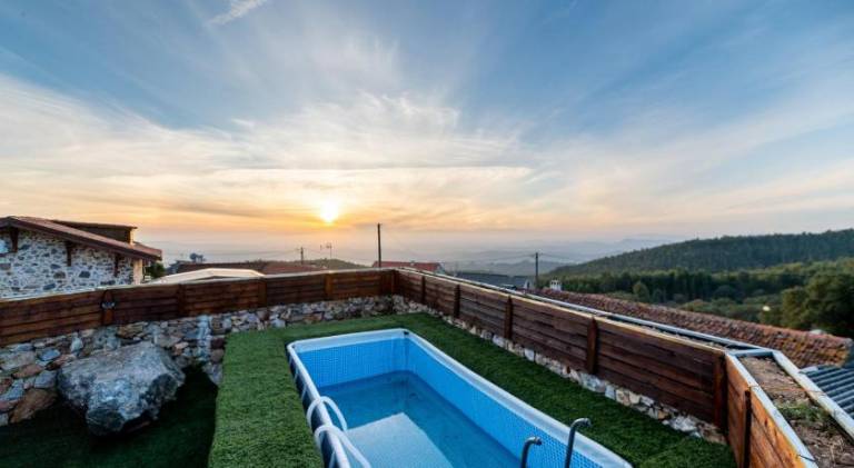 Fully equipped lovely vacation home with terrace, hot tub & private pool | Pets are welcome — photo 3