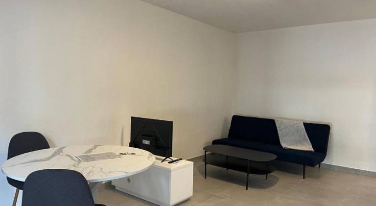 Rental apartment with patio — photo 3