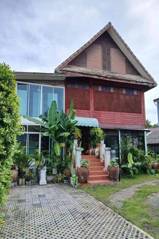 Bed & Breakfast Thanon Nakhon Chai Si