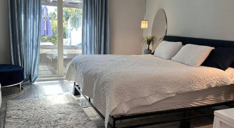 Newly Renovated Villa with Hot Tub — photo 2