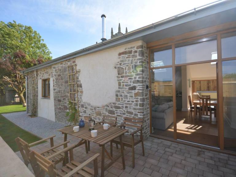 Cottage with jacuzzi & yard in Bideford