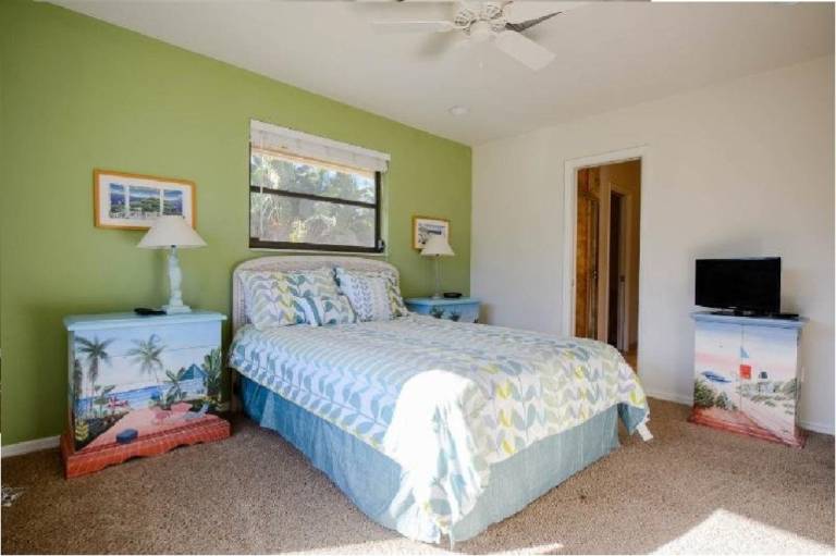 Peaceful and private Naples home, heated pool, close to the beach — photo 5