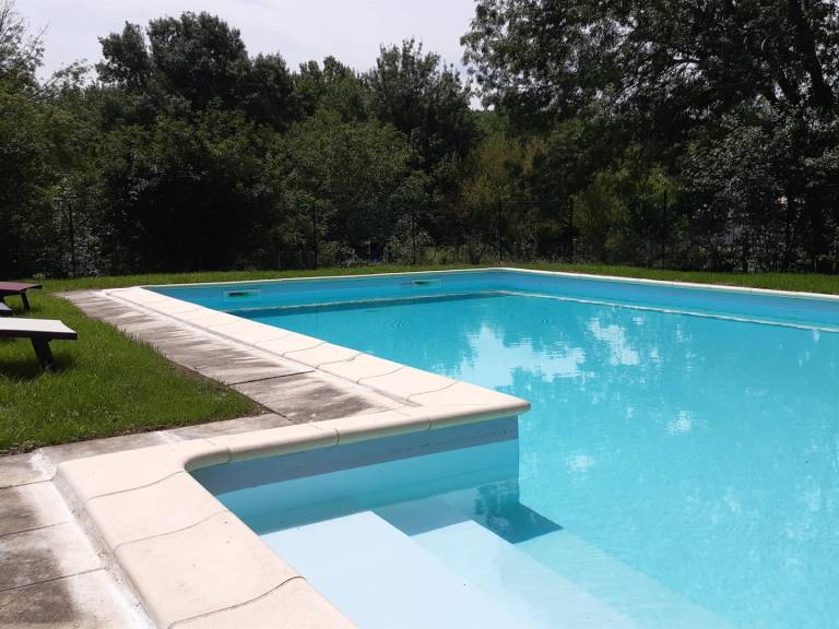 Gite with patio, BBQ & private pool — photo 5