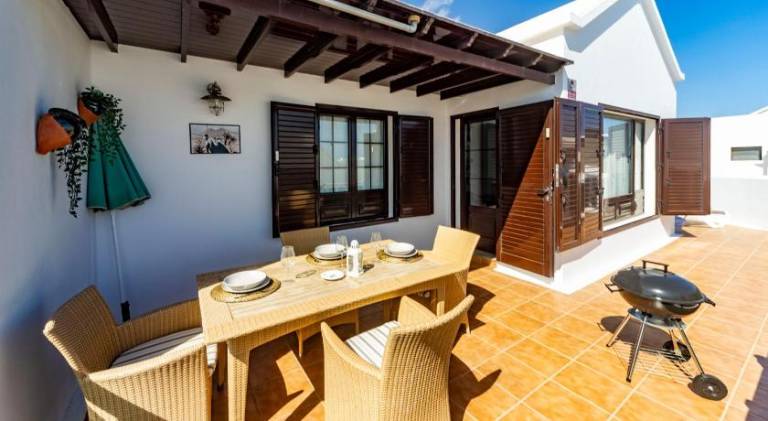 House with barbecue & terrace in Tías