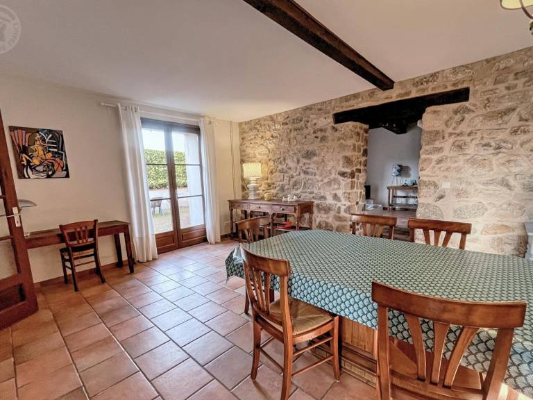 Cottage with yard, BBQ & pool | Pets allowed — photo 3