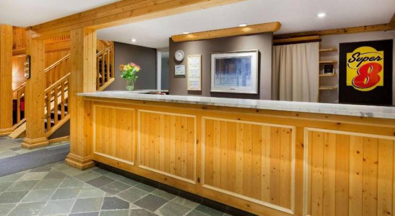 Super 8 By Wyndham Valemount — photo 4