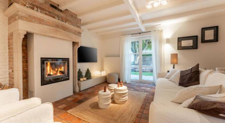 Fully equipped house with hot tub, yard & sauna | Pets allowed — photo 2