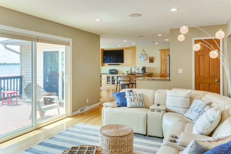 Villa on Lake Darling: Fire Pit, Deck & BBQ! — photo 4