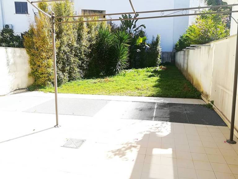 Rental apartment with yard — photo 2