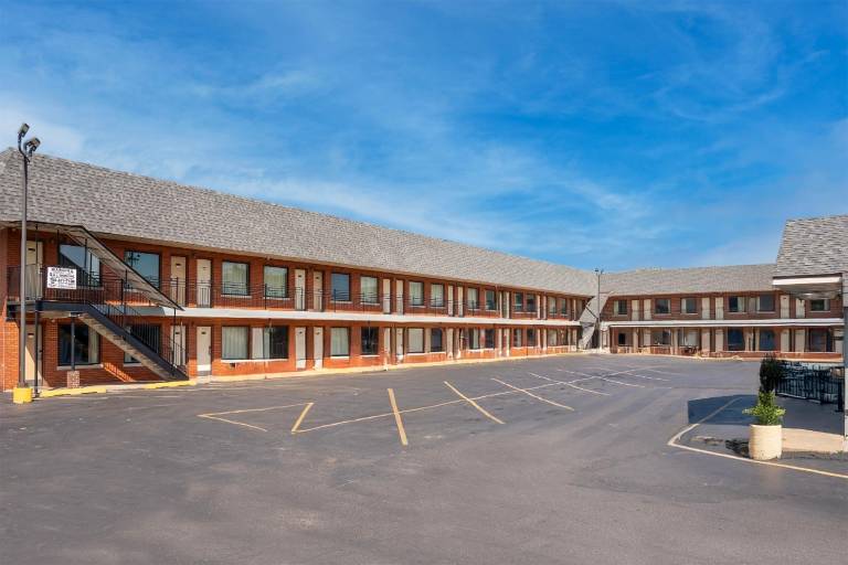 Hotel O Miami Inn & Suites Chicago Midway Airport