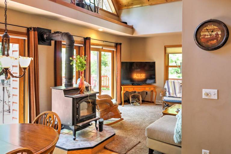 Roomy House on 2 Acres - 2 Mi to Egg Harbor Beach! — photo 5