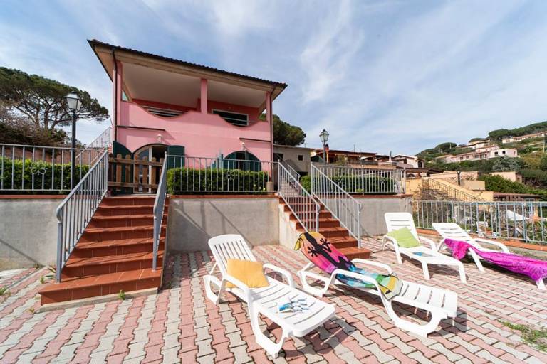 Holiday apartment with patio — photo 5