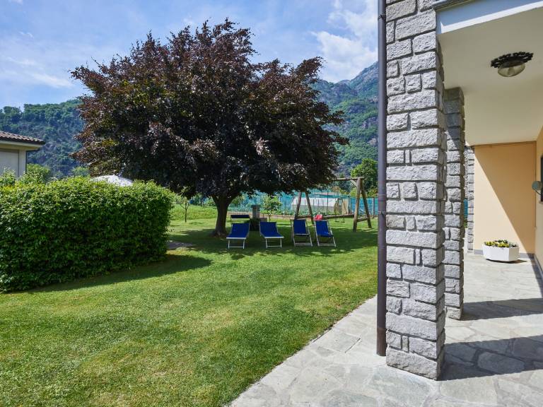 Holiday apartment with patio, yard & BBQ — photo 3