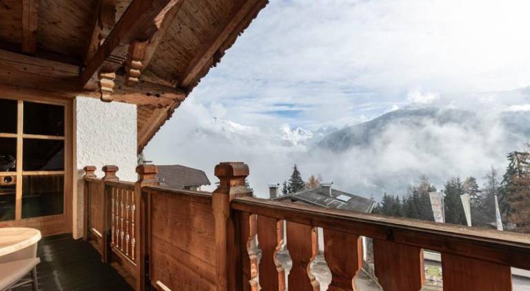 Chalet with hot tub | Pets are welcome — photo 4