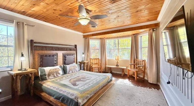 House with jacuzzi — photo 2