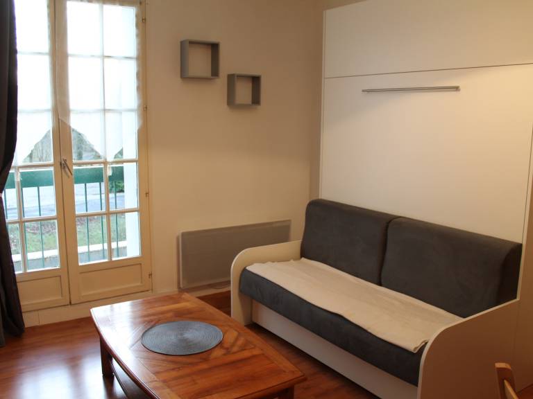 Furnished apartment with balcony - Pets allowed, WiFi — photo 2