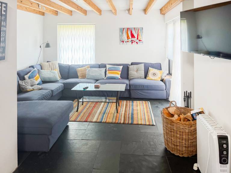 Family-oriented cottage with BBQ & garden | River view | Pet-friendly — photo 2